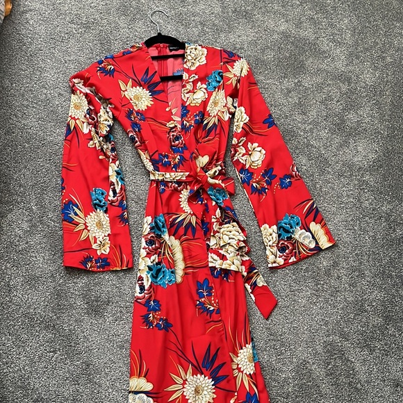 PrettyLittleThing Dresses & Skirts - NWOT Pretty Little Thing Maxi